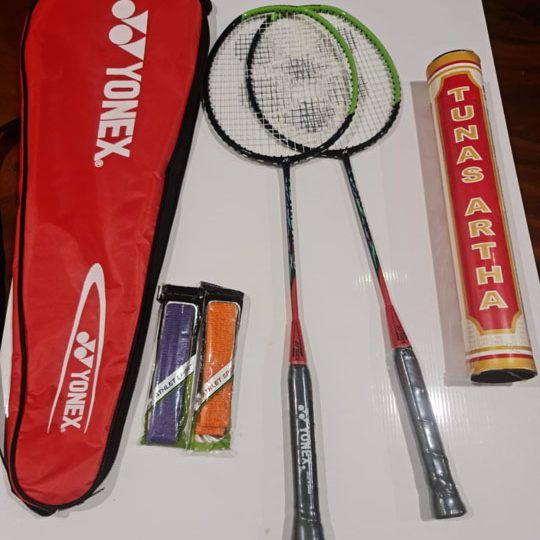 Sporting equipement (badminton set)