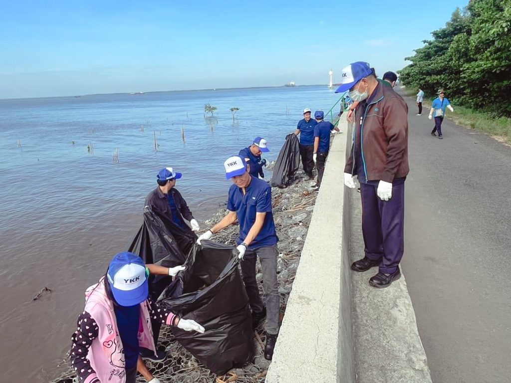 YKK Thailand Joins Costal Cleanup Efforts at Bangpoo Sea - YKK