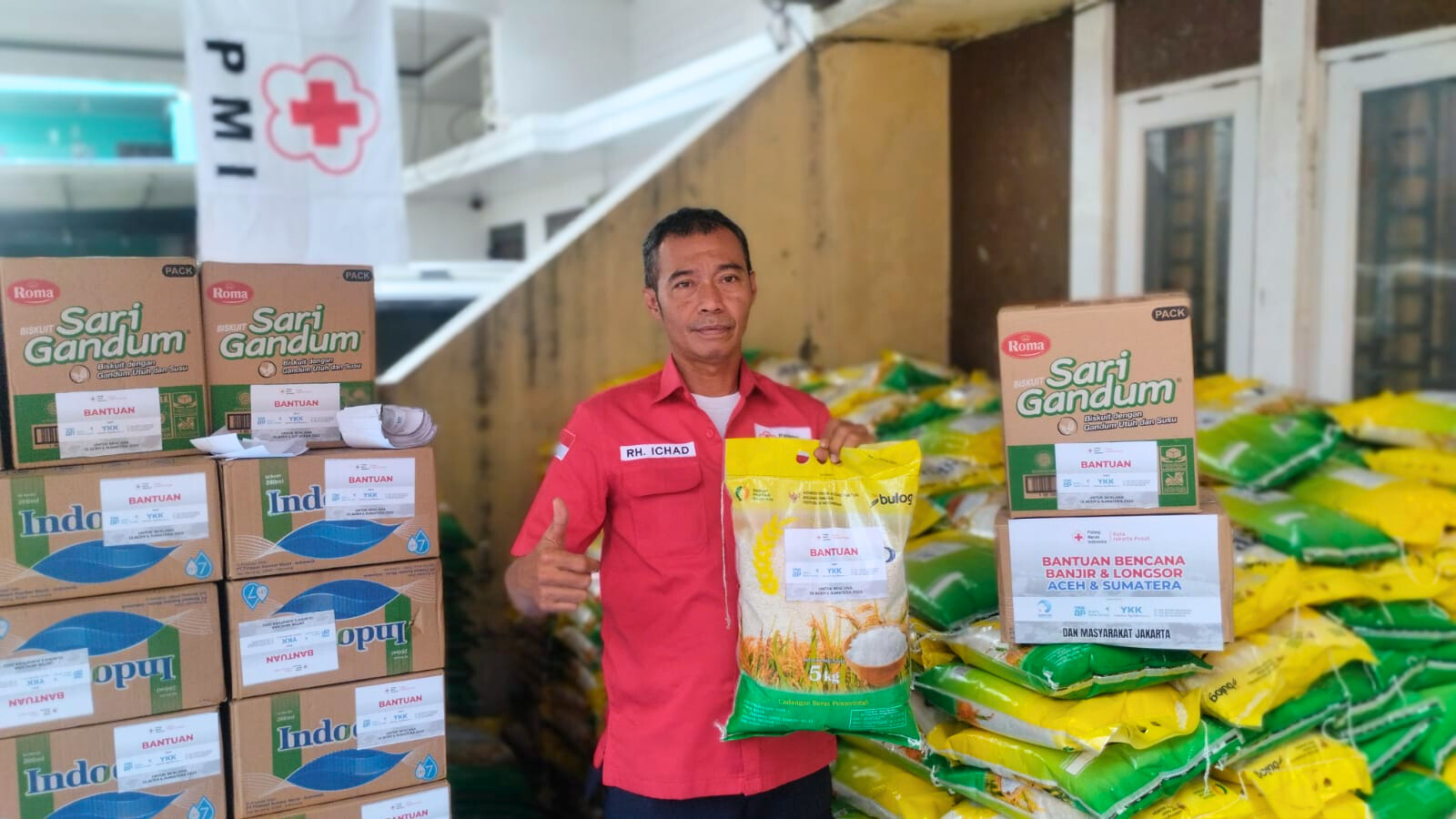 zipco csr3 guy holding a thumbs up receiving donation aid from YKK