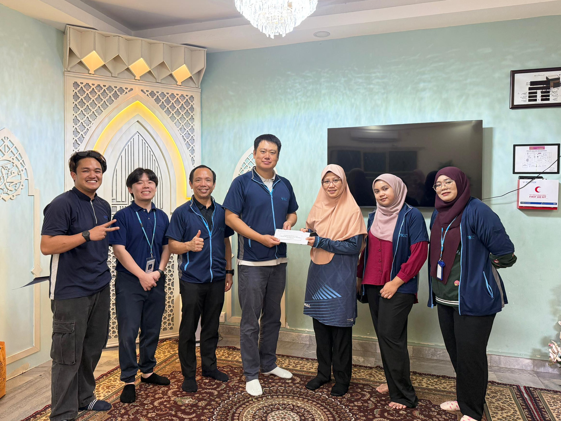 YKKMYS Ramadan Donation Drive (2) Group photo of YKK staff passing cheque to orphanage staff